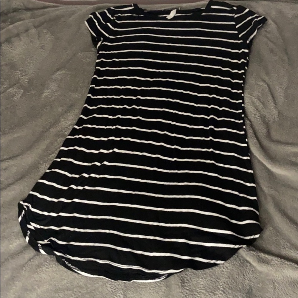 Casual Black and White Striped loose fitting dress